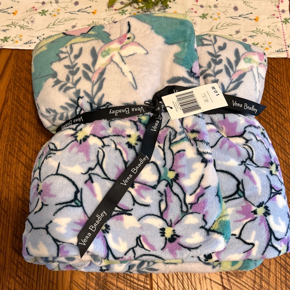 NWT Happy Hydrangea Vera Bradley Throw Blanket